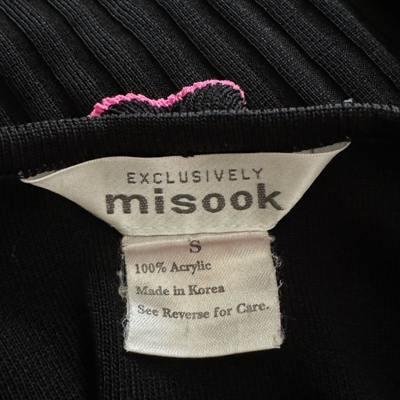 Exclusively Misook Black & Pink Ruffle 3 Button Closure Cardigan Size S Classic - Picture 5 of 13